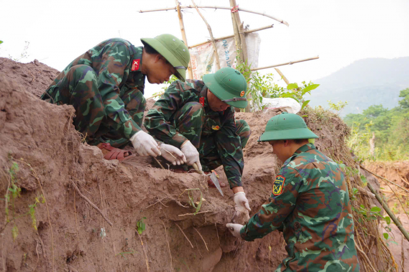 Quy tập 3 hài cốt liệt sĩ ở phía tây Trường Sơn tỉnh Quảng Trị -0