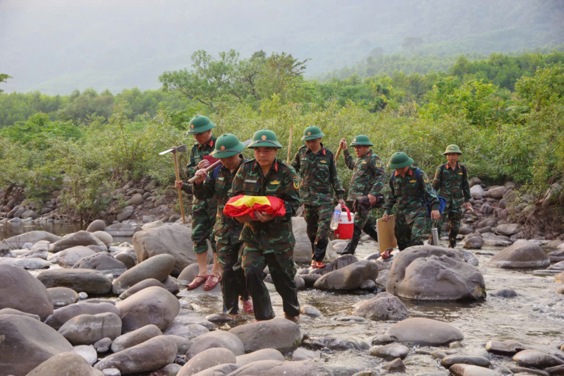 Quy tập 3 hài cốt liệt sĩ ở phía tây Trường Sơn tỉnh Quảng Trị -0