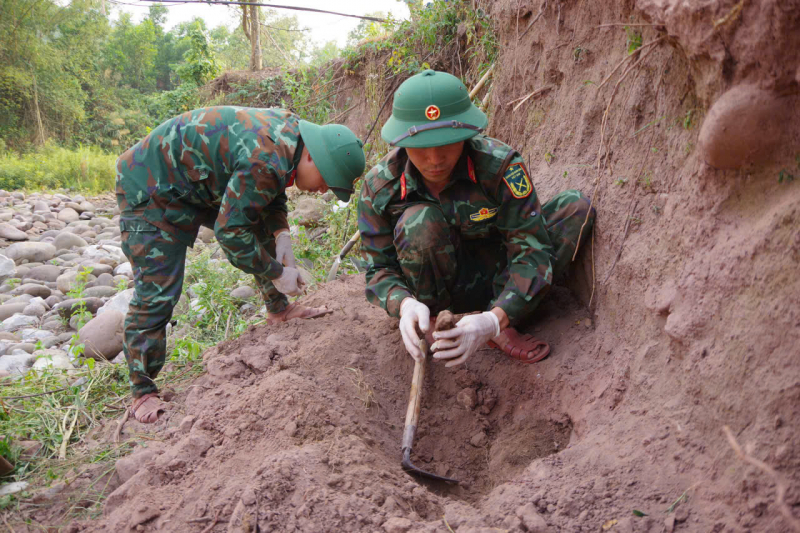 Quy tập 3 hài cốt liệt sĩ ở phía tây Trường Sơn tỉnh Quảng Trị -0