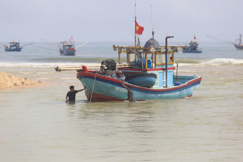 Cần một giải pháp căn cơ để ngư dân không còn xót xa nhìn biển -0