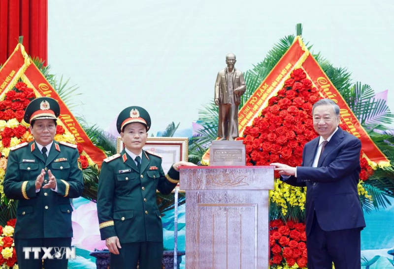 Tổng Bí thư, Chủ tịch nước Tô Lâm dự Lễ đón nhận danh hiệu Anh hùng LLVTND của Quân khu 3 -0