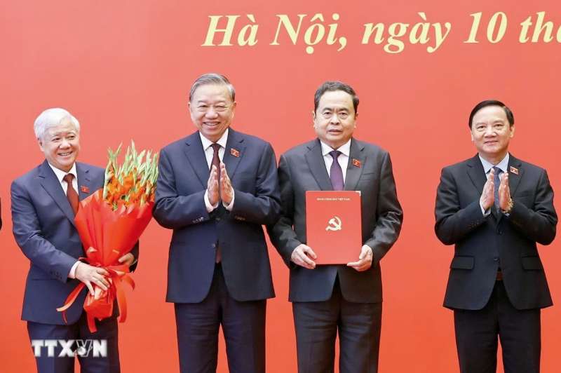 Trao Quyết định của Bộ Chính trị chỉ định Đảng ủy Quốc hội nhiệm kỳ 2025-2030 -0