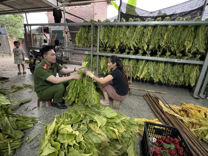 Gõ cửa từng nhà, đẩy lùi ma túy ở Nam Tuấn -0