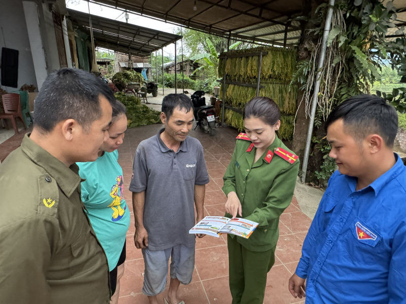 Gõ cửa từng nhà, đẩy lùi ma túy ở Nam Tuấn -0