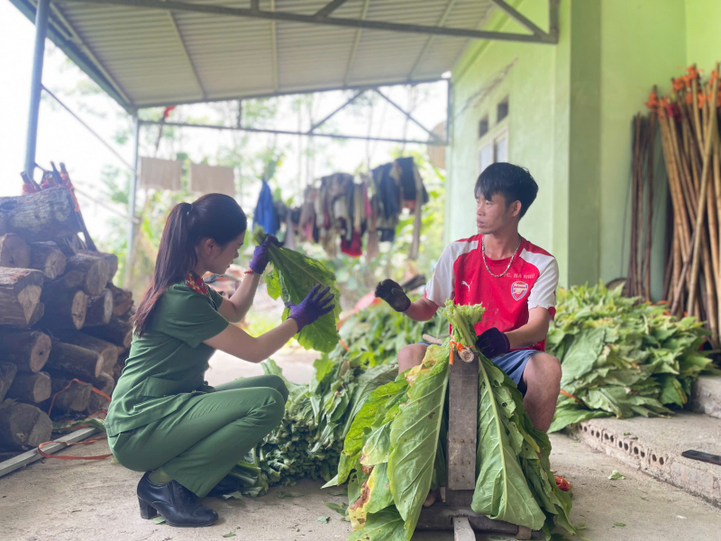Gõ cửa từng nhà, đẩy lùi ma túy ở Nam Tuấn -0