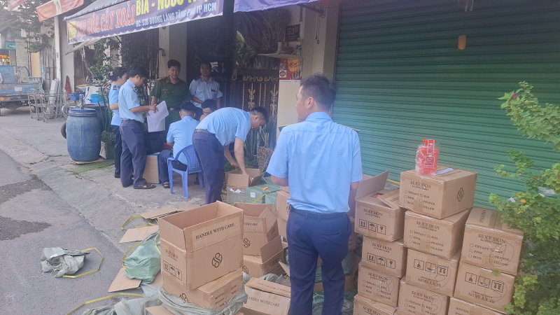 Phát hiện cơ sở kinh doanh mỹ phẩm không phép, chứa trữ hàng nghìn sản phẩm không hóa đơn -1