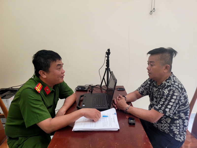 Bắt tạm giam nhóm đối tượng núp bóng doanh nghiệp mua bán nợ để cưỡng đoạt tài sản -1