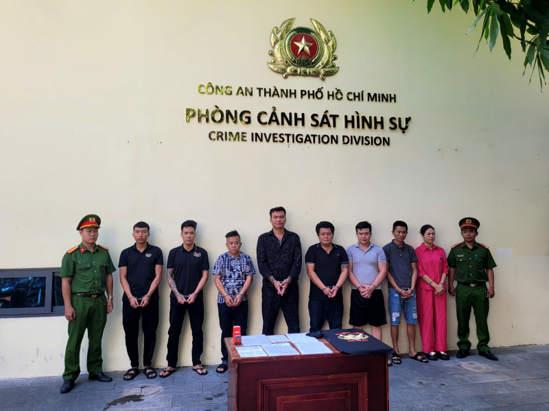 Bắt tạm giam nhóm đối tượng núp bóng doanh nghiệp mua bán nợ để cưỡng đoạt tài sản -2