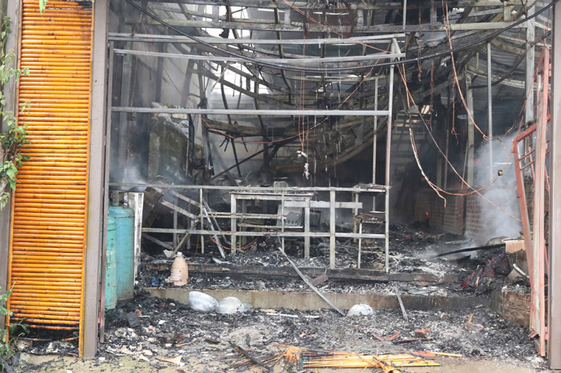 Khống chế đối tượng hung hãn cắt dây bình gas, thiêu rụi nhà hàng do mâu thuẫn -2