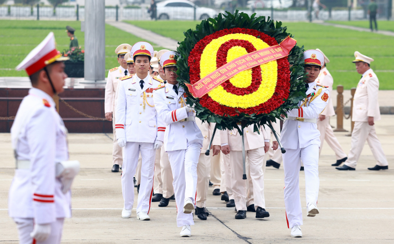 Đoàn đại biểu lực lượng Tham mưu Công an nhân dân vào Lăng viếng Bác -0