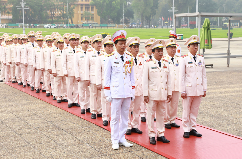 Đoàn đại biểu lực lượng Tham mưu Công an nhân dân vào Lăng viếng Bác -0