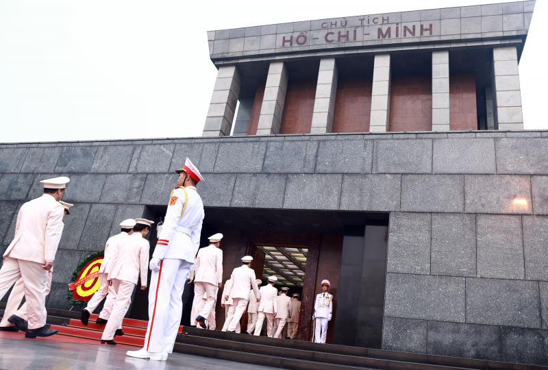 Đoàn đại biểu lực lượng Tham mưu Công an nhân dân vào Lăng viếng Bác -3