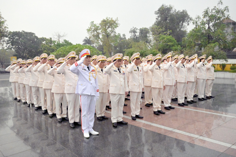 Đoàn đại biểu lực lượng Tham mưu Công an nhân dân vào Lăng viếng Bác -1