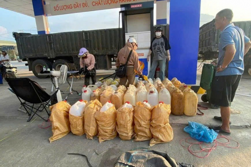 Ngăn chặn vận chuyển trái phép xăng dầu qua biên giới -0