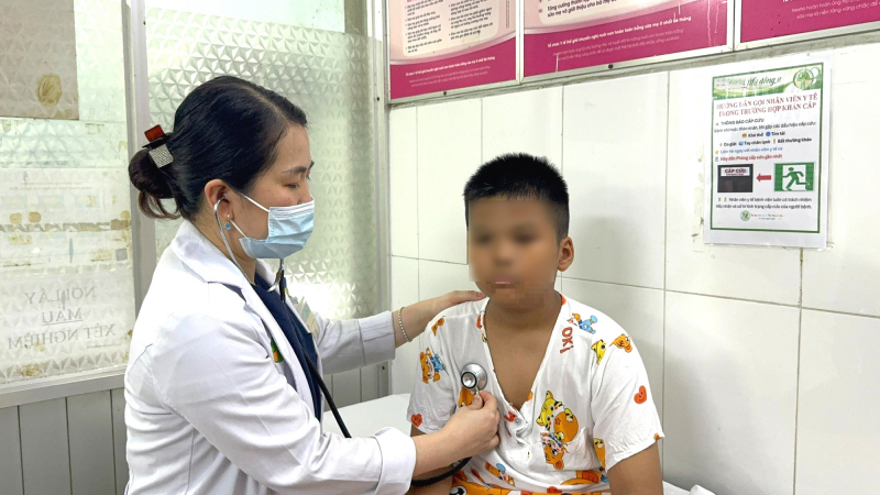 Số ca nghi ngộ độc tại Trường tiểu học Bình Quới Tây liên tục tăng -0