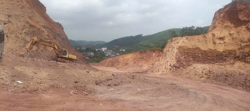 Bạt đồi khai thác khoáng sản quá phép, bị Cơ quan An ninh điều tra khởi tố -0