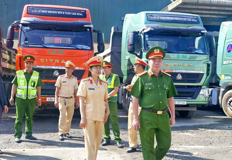Siết chặt quản lý xe ô tô trên 15 tấn phòng ngừa tai nạn giao thông -0