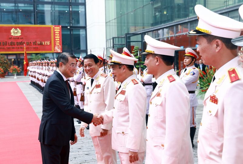 Thủ tướng Lê Minh Hưng dự Lễ kỷ niệm 80 năm Ngày truyền thống lực lượng Cảnh sát QLHC về TTXH -0