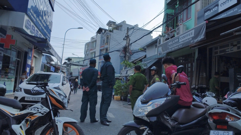 Nhiều người liều mình tìm cách thoát khỏi đám cháy căn nhà 4 tầng ngăn phòng cho thuê -0