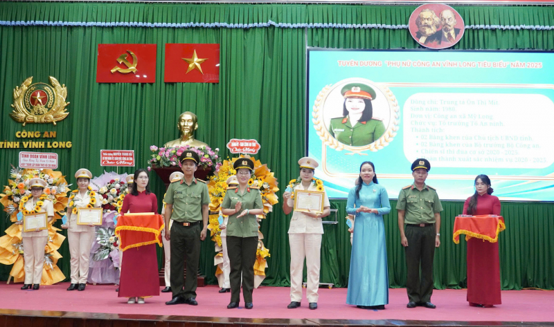 z7682779131324_11b723d3a6cd396a802feaeebf147079.jpeg -0