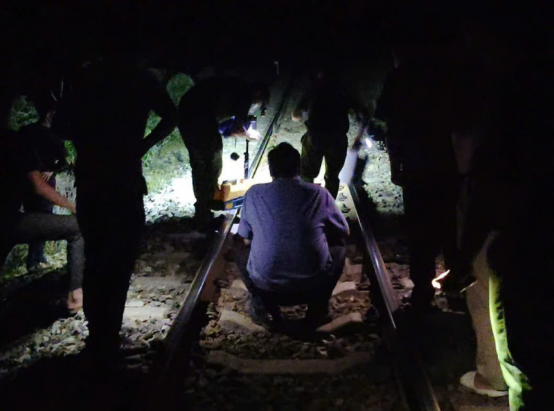 Một phụ nữ đi bộ trên đường sắt bị tàu hỏa tông tử vong -0