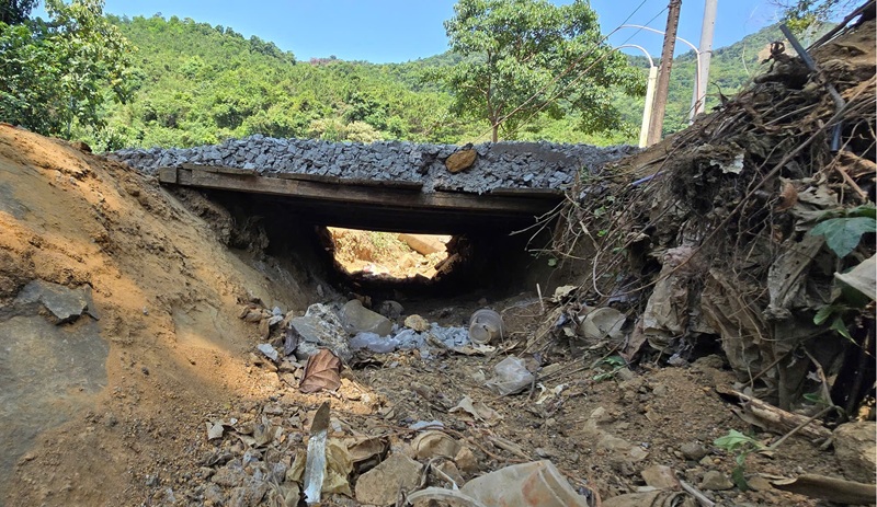 Ngang nhiên đấu nối đường trái phép trên đèo Bảo Lộc -0
