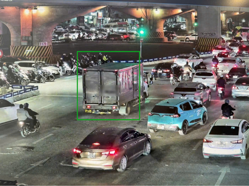 Gần 1.000 xe tải bị CSGT xử phạt trong chưa đầy nửa tháng -0