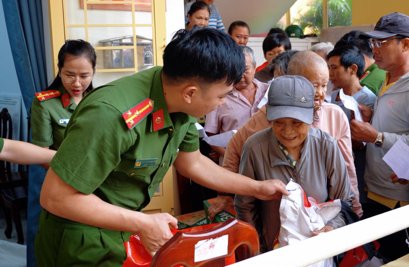 Lan tỏa phong trào thi đua “Ba nhất” từ cơ sở của Công an TP Hồ Chí Minh -0