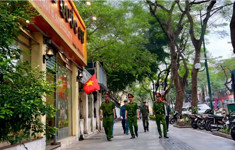 Hà Nội: Đường phố phong quang sạch đẹp sau khi siết chặt vi phạm trật tự đô thị -0