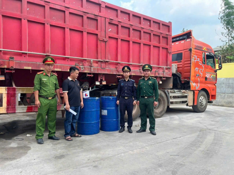 Buôn lậu xăng dầu qua cửa khẩu quốc tế ở Quảng Trị vẫn tiếp diễn  -0