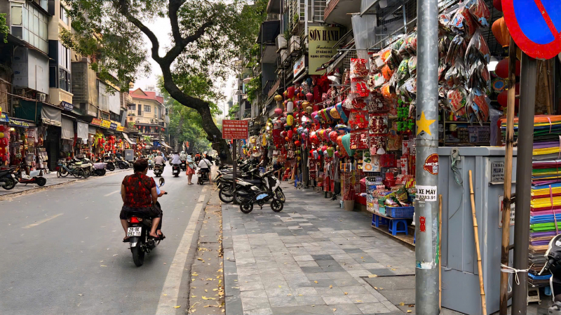 Hà Nội: Đường phố phong quang sạch đẹp sau khi siết chặt vi phạm trật tự đô thị -0