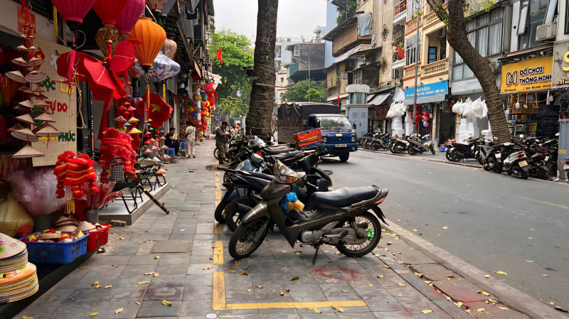 Hà Nội: Đường phố phong quang sạch đẹp sau khi siết chặt vi phạm trật tự đô thị -0