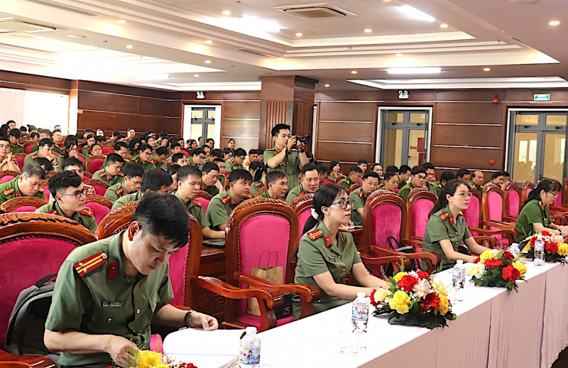 Hội thảo khoa học “Chuyển đổi số trong phổ biến, giáo dục pháp luật” trong CAND -0