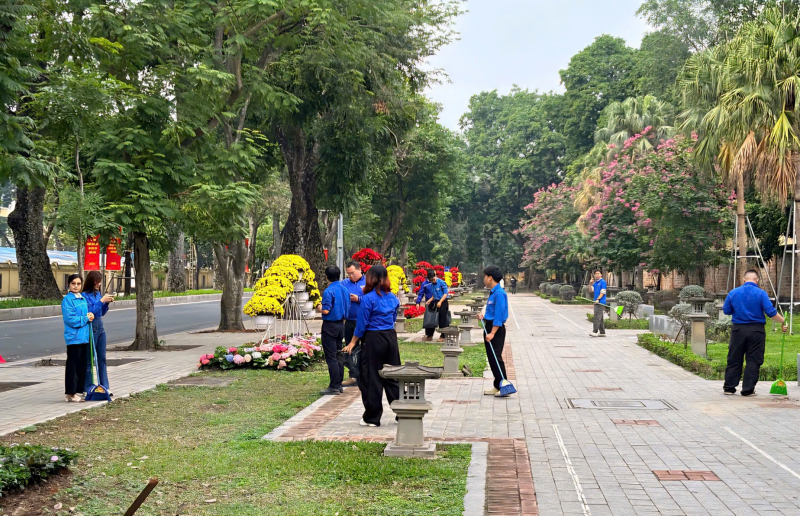 Hà Nội: Đường phố phong quang sạch đẹp sau khi siết chặt vi phạm trật tự đô thị -0