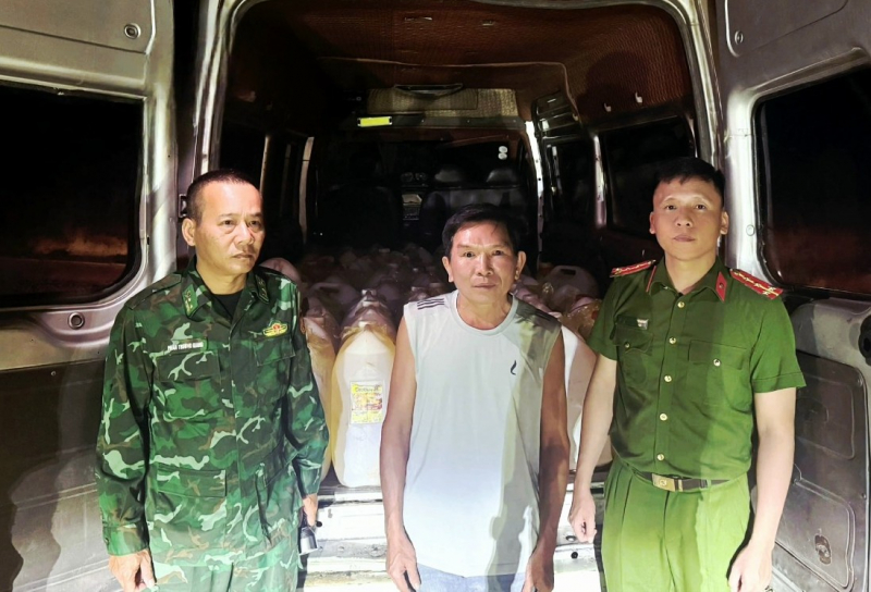 Buôn lậu xăng dầu qua cửa khẩu quốc tế ở Quảng Trị vẫn tiếp diễn  -0