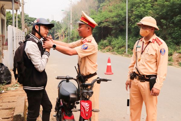 Tăng cường đảm bảo an toàn giao thông trong lứa tuổi học sinh trên địa bàn Sơn La -0