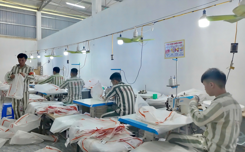 Khi quản lý bằng mệnh lệnh, cảm hoá bằng tình người -2