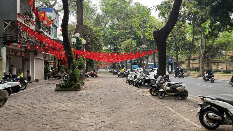 Hà Nội: Đường phố phong quang sạch đẹp sau khi siết chặt vi phạm trật tự đô thị -0