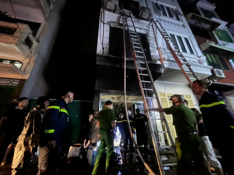 Những “mũi phản ứng nhanh” luôn trong trạng thái cứu người, dập lửa -0