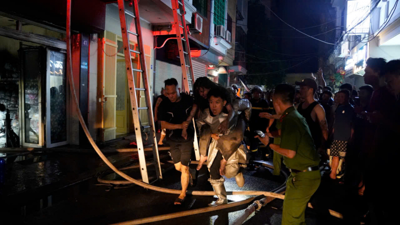 Những “mũi phản ứng nhanh” luôn trong trạng thái cứu người, dập lửa -0