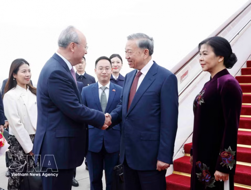 Top Vietnamese leader arrives in Beijing for state visit to China -1