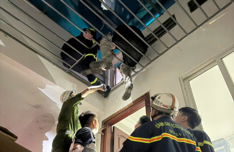 Những “mũi phản ứng nhanh” luôn trong trạng thái cứu người, dập lửa -0