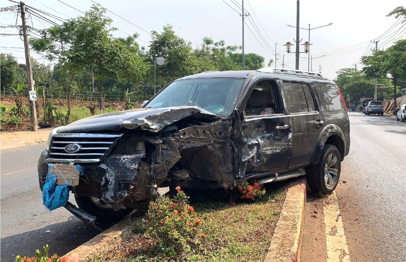 Sau chầu nhậu, 2 thanh niên liều lĩnh rủ nhau đi trộm xe ô tô dù không biết lái xe -0