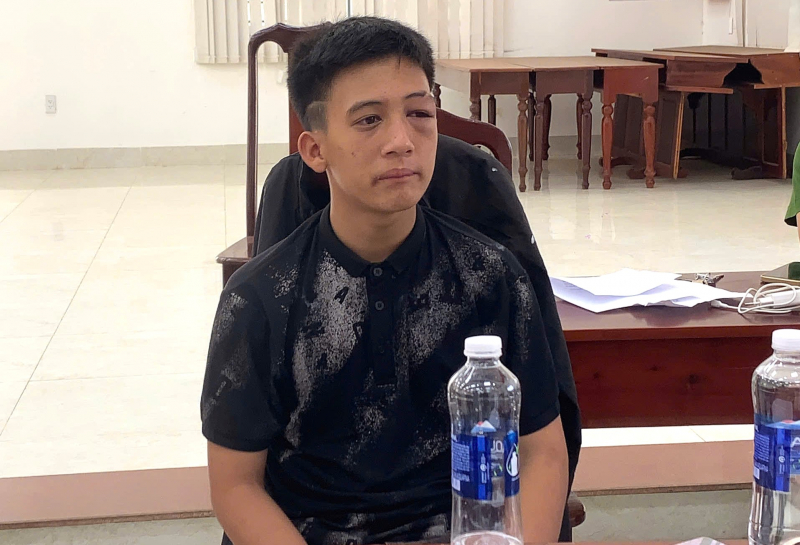 Sau chầu nhậu, 2 thanh niên liều lĩnh rủ nhau đi trộm xe ô tô dù không biết lái xe -0