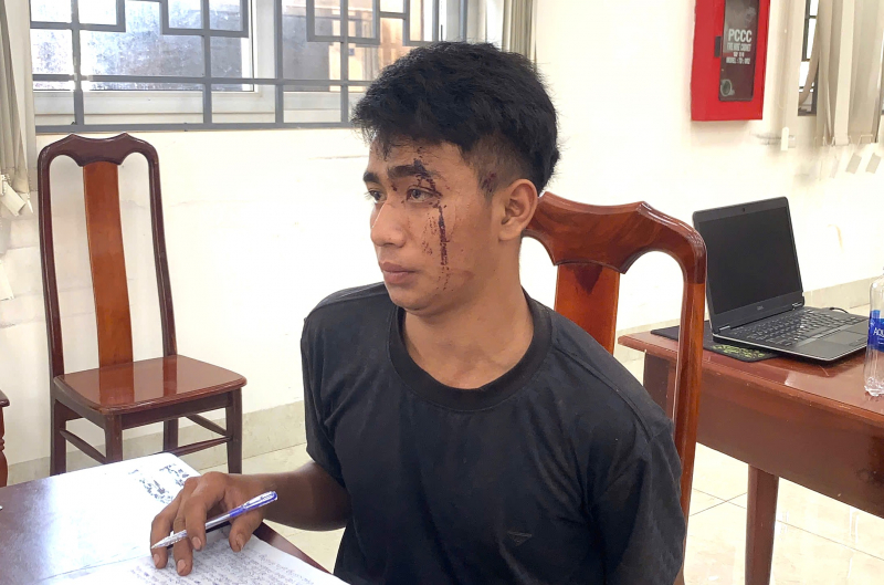 Sau chầu nhậu, 2 thanh niên liều lĩnh rủ nhau đi trộm xe ô tô dù không biết lái xe -0