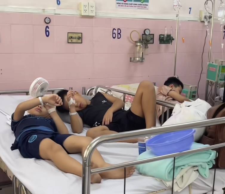 Còn quá nhiều nỗi lo trong bữa ăn của học sinh -0