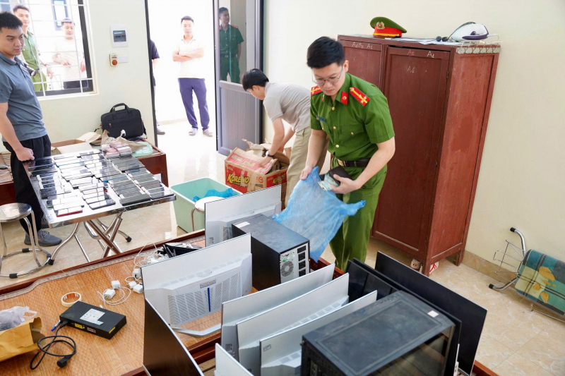 Triệt phá đường dây lừa đảo công nghệ cao xuyên quốc gia, bắt 55 đối tượng -0