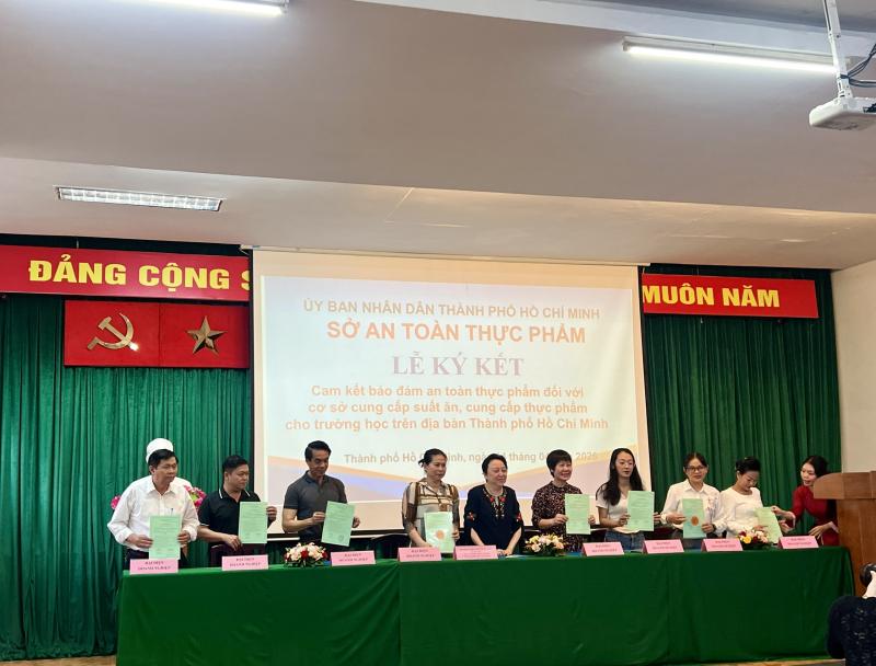 Còn quá nhiều nỗi lo trong bữa ăn của học sinh -0