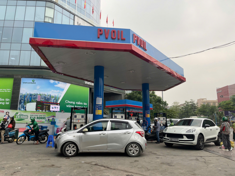 Xăng E10 dần được người dân đón nhận -0