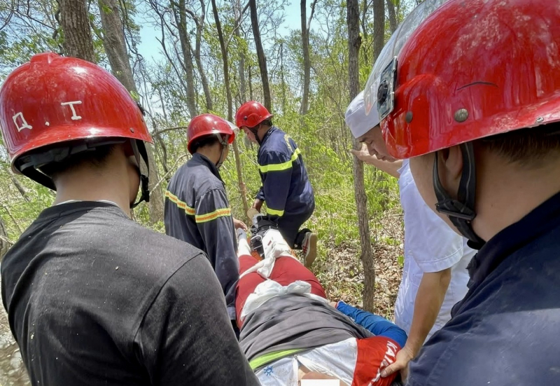 Những cuộc gọi mang niềm hy vọng cho thân nhân người bị nạn -1